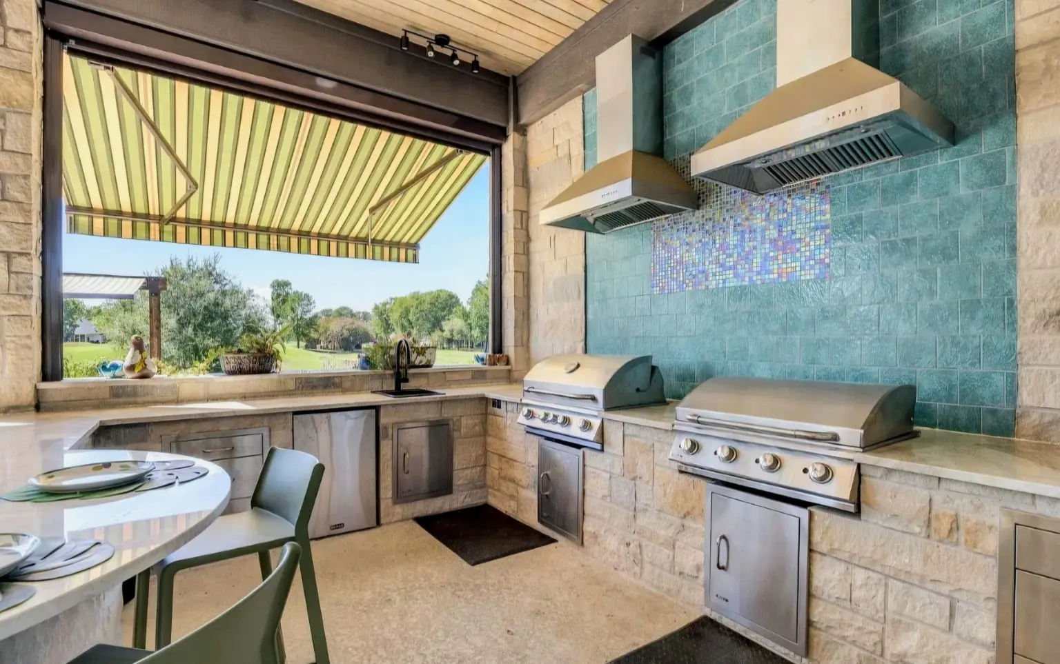 Two built-in grills with dedicated vent hoods